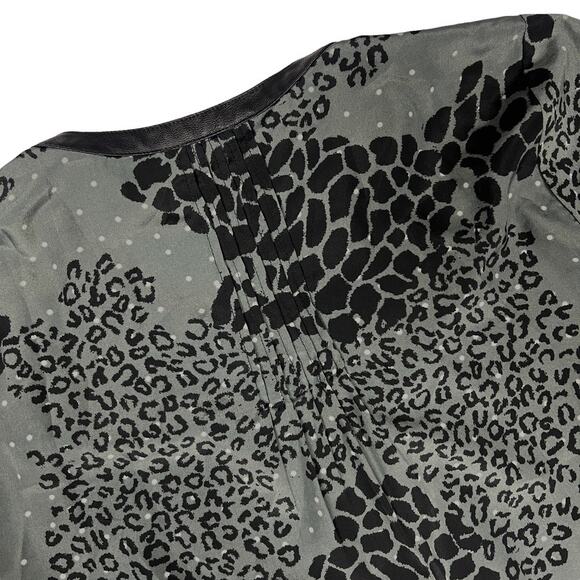 Daniel Rainn Blouse Animal Print V-Neck Roll Tab Sleeve Gray Black Women's L - Picture 8 of 14